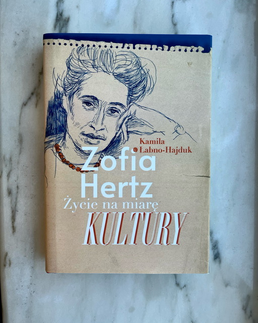 Kobiety wychodzą z cienia. Biografia Zofii Hertz.