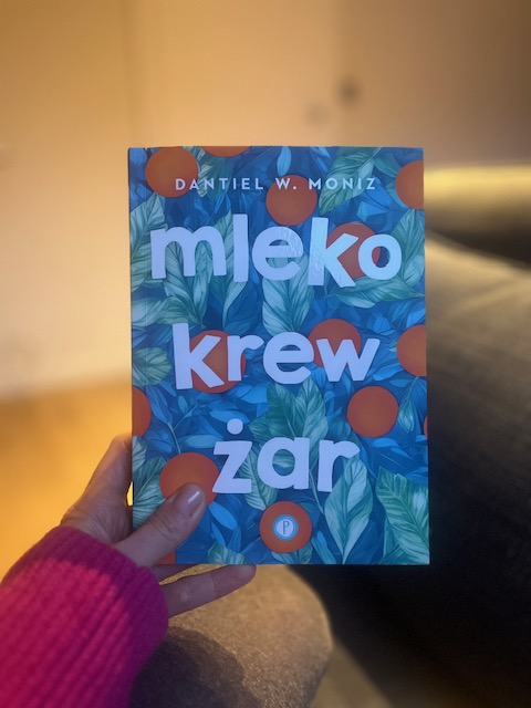„Mleko krew żar”. Opowiadania o dziewczyństwie, kobiecości, emocjach.